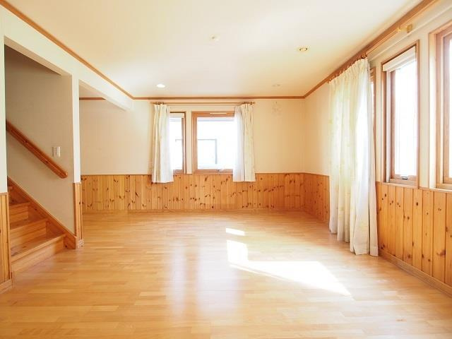 加古川町北在家戸建の居間・リビング