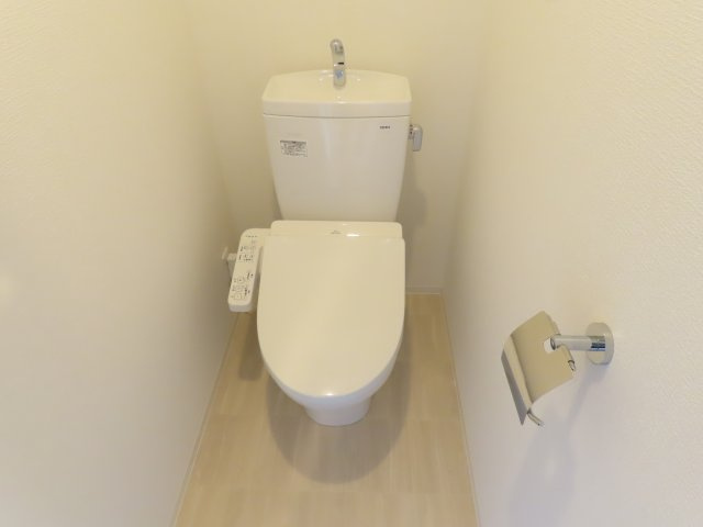 大阪市淀川区十三本町２丁目の賃貸マンションのトイレ