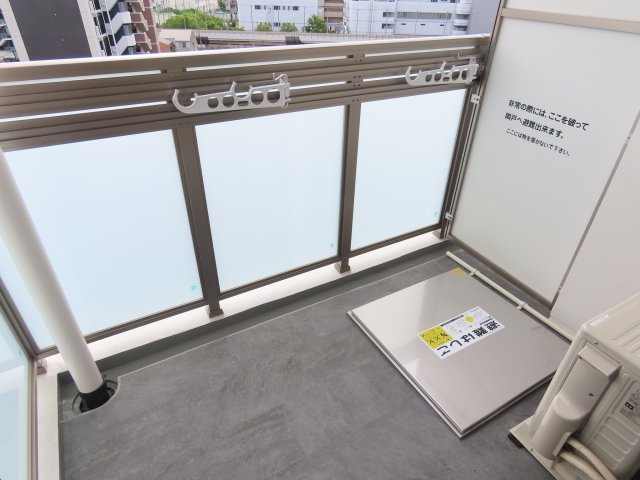 大阪市淀川区十三本町２丁目の賃貸マンションのバルコニー