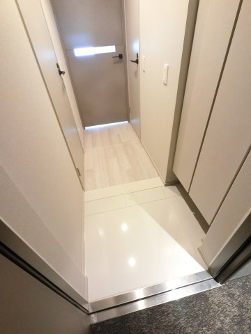 プライムメゾン千葉新町の玄関