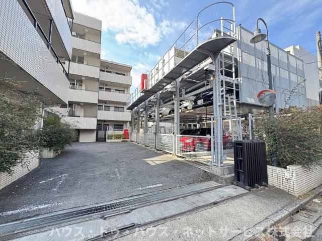 ソレイユ松戸の駐車場