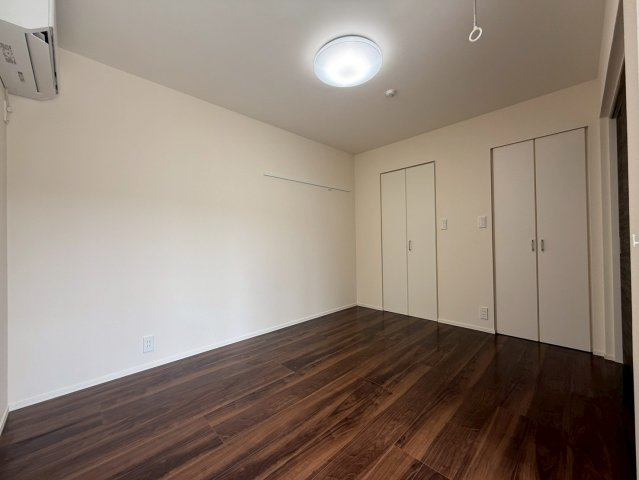 Ｒｅｖｅｕｒ　リヴェールの寝室|★キレイなフローリングのお部屋です★