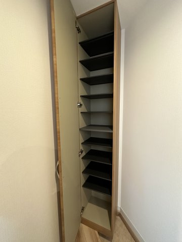 ベイルーム上町屋ＡＢ棟の玄関|明るい玄関です