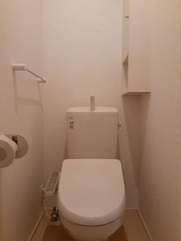 プランドール鎌倉のトイレ|ゆったりとした空間のトイレです