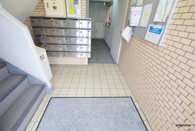 メゾン・ド・トレーズ　仲介手数料無料のロビー