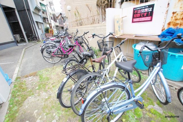 メゾン・ド・トレーズ　仲介手数料無料の駐車場