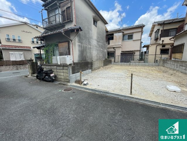 枚方市池之宮　第1期　新築一戸建ての前面道路含む現地写真|周辺は落ち着いた街並みの住宅地！子育てがしやすい住環境です！まだ未完成ですが、現地でしかわからない事もございます。是非一度ご覧ください。