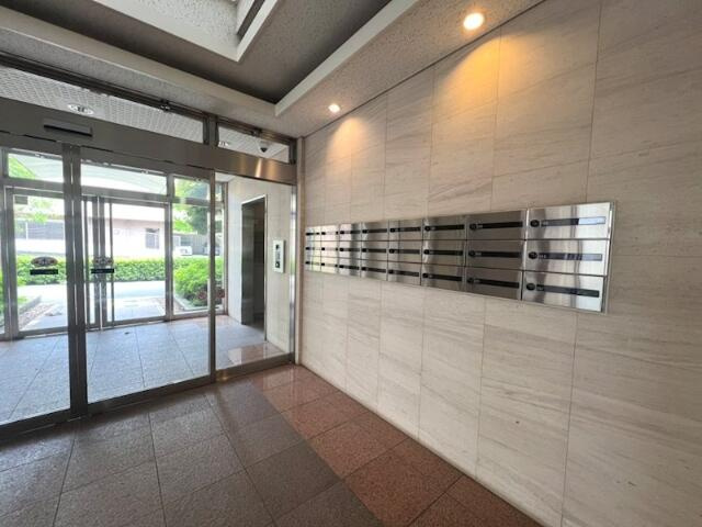 川崎市麻生区黒川の賃貸マンションのエントランス
