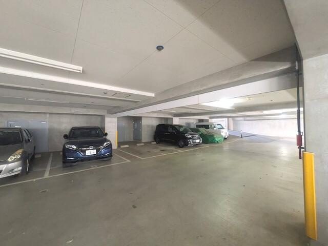 川崎市麻生区黒川の賃貸マンションの駐車場