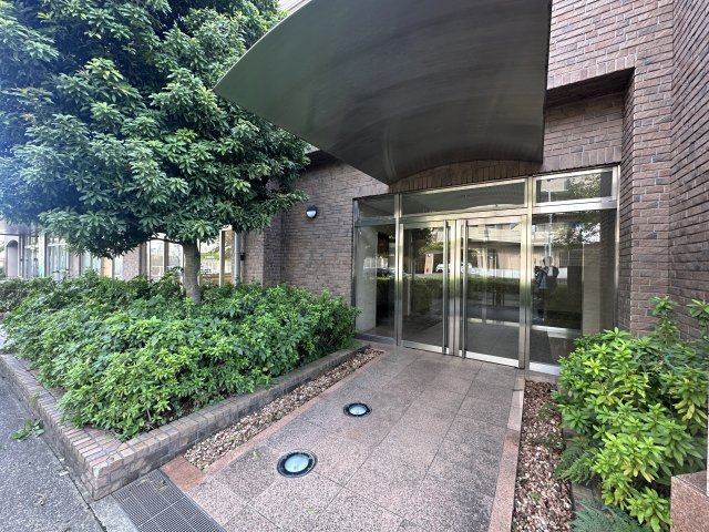 川崎市麻生区黒川の賃貸マンションのエントランス