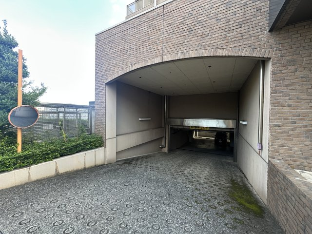 川崎市麻生区黒川の賃貸マンションの駐車場