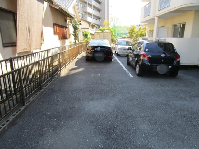 サンハイツ中浜の駐車場