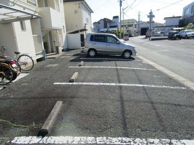 サンハイツ中浜の駐車場