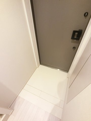 プライムメゾン千葉新町の玄関
