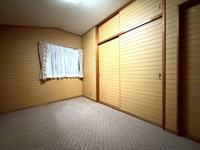 つつじが丘6丁目　中古住宅の洋室|家族構成や暮らし方に合わせて、寝室・子ども部屋・ワークスペースなど多彩に使える居室です。
それぞれの