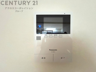 訪問者が来たときにテレビ画面で確認できるため、安心してドアを開けられます。録画機能があるものもあり、留守中に来訪者を記録しておくことができます。利便性が高く、セキュリティ面でも安心です。
