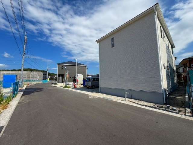 ■□米子市尾高新築分譲住宅1号棟□■の前面道路含む現地写真|1号棟及び2号棟になります。