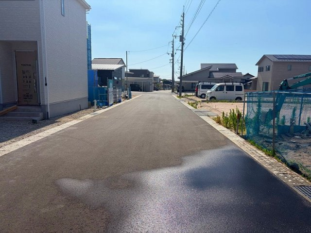 ■□米子市尾高新築分譲住宅1号棟□■の前面道路含む現地写真|前面道路幅員約6.0ｍとなります。