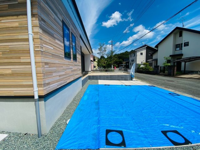 ケイアイグレイス／大津５期／１号棟の前面道路含む現地写真