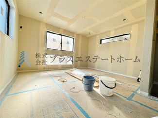【居間・リビング】 | 兵庫区菊水町9丁目新築戸建 | ハイルーフ車、駐車可能なカースペースあり♪
スーパーまで徒歩約3分♪