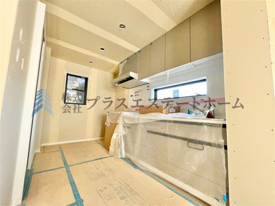 【キッチン】 | 兵庫区菊水町9丁目新築戸建 | ハイルーフ車、駐車可能なカースペースあり♪
スーパーまで徒歩約3分♪