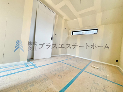 【洋室】 | 兵庫区菊水町9丁目新築戸建 | 食洗機・浄水器付きキッチン♪
浴室乾燥機付き魔法瓶浴槽のバスルーム♪
ペアガラス施工ハイブリッド窓採用♪