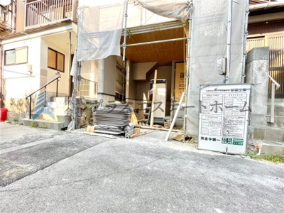 【前面道路含む現地写真】 | 兵庫区菊水町9丁目新築戸建 | ハイルーフ車、駐車可能なカースペースあり♪
スーパーまで徒歩約3分♪