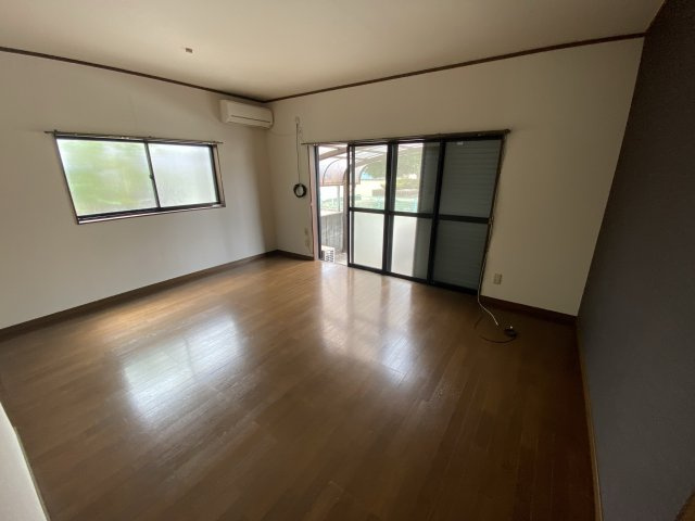 今在家6丁目戸建ての居間・リビング