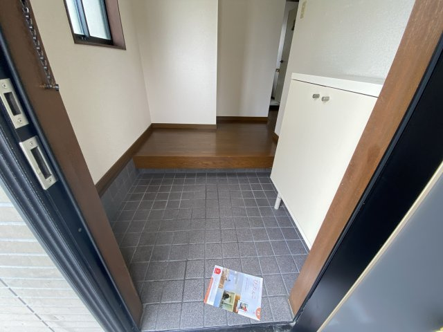 今在家6丁目戸建ての玄関