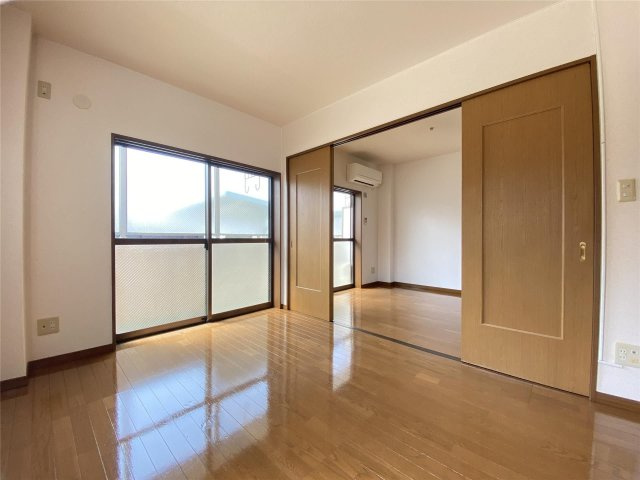 モイセス薬園町の居間・リビング