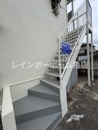 特典：仲介手数料が無料です!!のエントランス|共用階段です