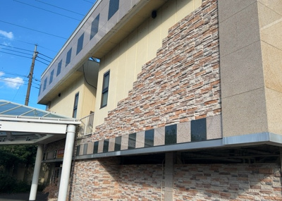 【外観】 | ＨＯＴＥＬ 津久井レイクビュー | 人が暮らすうえで日光は大切な要素となります。日当たりの良さは譲れないポイントですね。併せて近くに大きな建築物の建築予定がないか、あるいはそれが可能な土地が近くにないか事前に確認することもお勧めします。