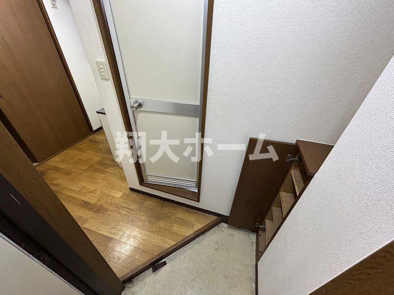 ウィステリア根岸 の玄関