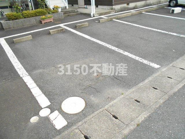 ファミーユＢの駐車場|駐車場です
