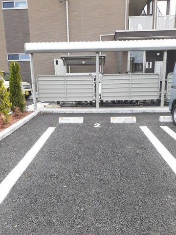 ヒルズ　ガーデンの駐車場