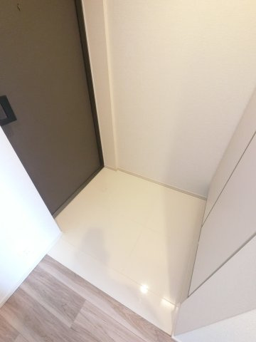 プライムメゾン千葉新町の玄関