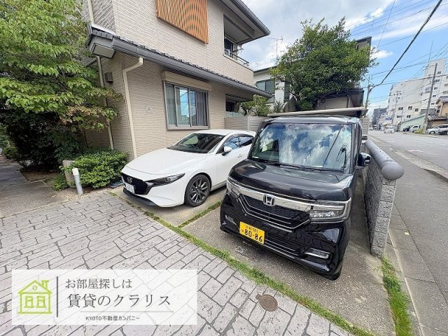 京洛舎 二人司の駐車場
