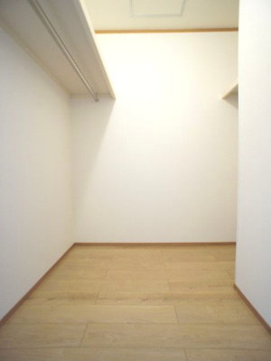  | ヴィクトワールさやか | ウォークインクロゼット付きでお部屋はスッキリ♪