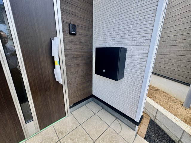 阪南市箱作第3　1号棟の玄関|宅配ボックス完備