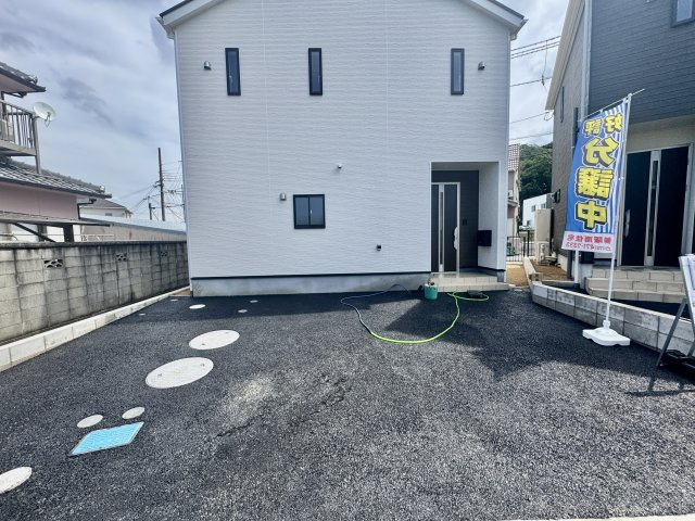 阪南市箱作第3　1号棟の駐車場|広々としたカースペースで2台駐車可能です