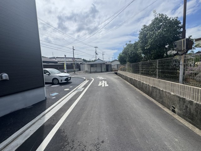 阪南市箱作第3　1号棟の前面道路含む現地写真|前面道路幅広々4.3ｍ