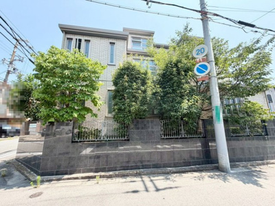 【外観】 | 大浜中町２丁　中古戸建 | ２面採光や３面採光の居室もありますよ！明るい室内は、風通しも良く、大変居心地の良い空間となっております♪爽やかな風を感じて起きる朝は、快適生活の始まりに！