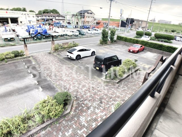 【駐車場】 | リバーサイドオオスカ | 駐車場があるので、車を買う予定の方も安心です