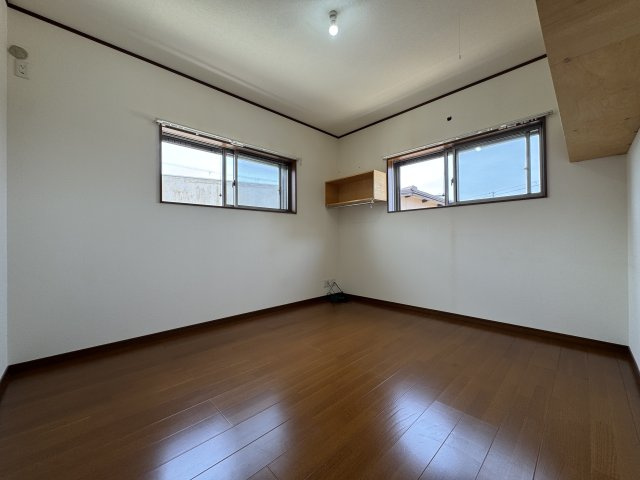 明石市朝霧東町１丁目戸建の洋室