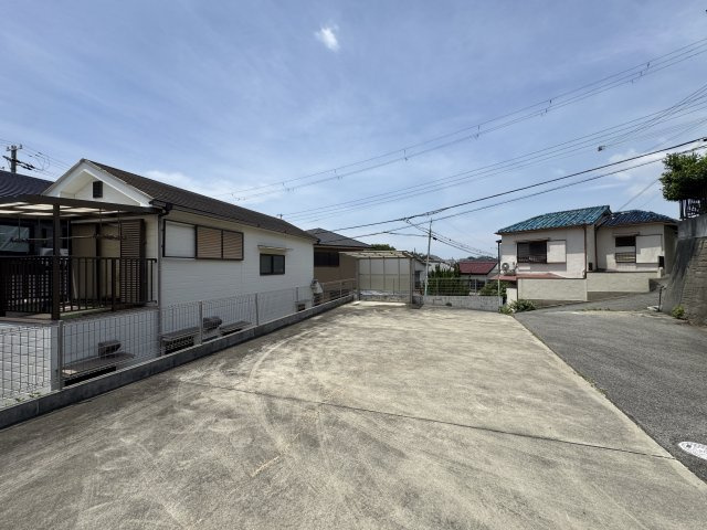 明石市朝霧東町１丁目戸建の駐車場