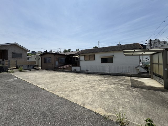 明石市朝霧東町１丁目戸建の駐車場