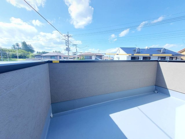【LIGARE】宇都宮市鶴田町 28期  全2棟のバルコニー|〇1号棟　北面バルコニー〇
北側の広々スカイバルコニー♪南と北の両方にバルコニーがあることで、家全体の風通しがさらに向上します。
※2026年8月撮影