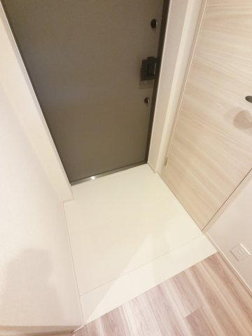 プライムメゾン千葉新町の玄関