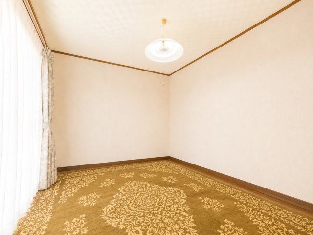 甲賀市甲南町新治の洋室