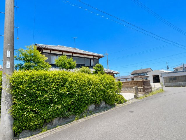 甲賀市甲南町新治の前面道路含む現地写真